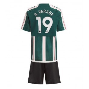 Manchester United Raphael Varane #19 Replika Babytøj Udebanesæt Børn 2023-24 Kortærmet (+ Korte bukser)